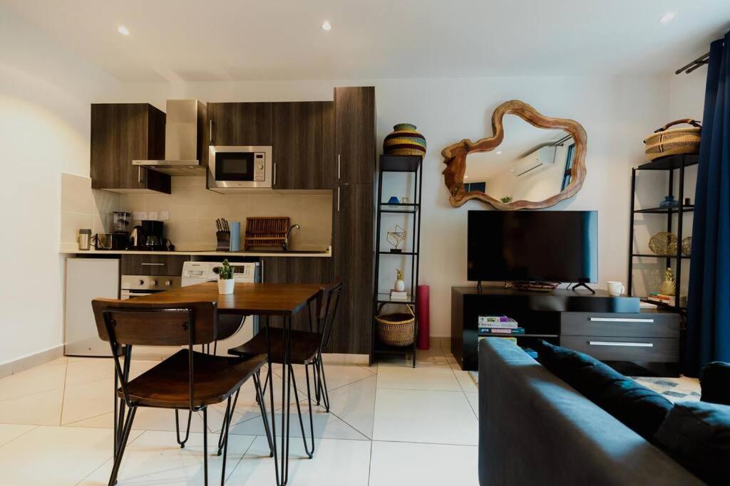 Enjoy Luxury Studio W/Pool @Embassy Gardens アクラ エクステリア 写真